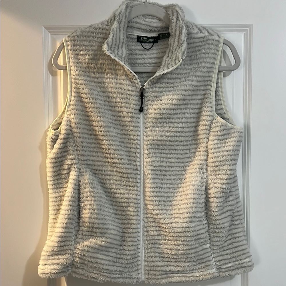 Stillwater Gray Quilted Vest with Zipper Closure